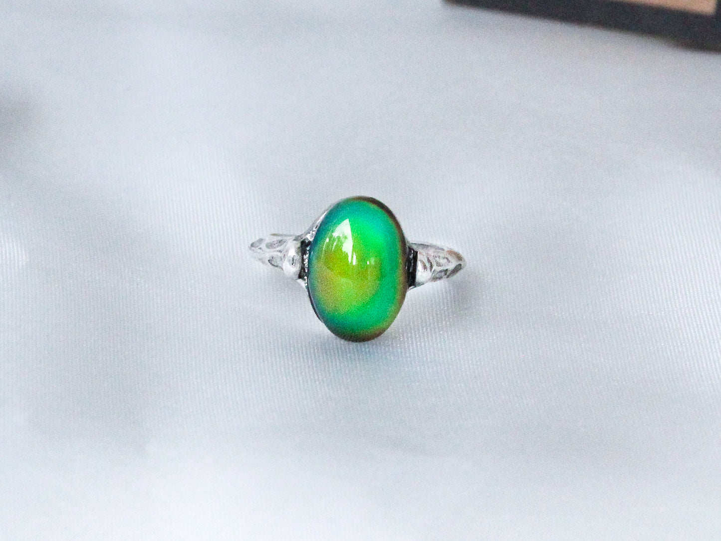 Antique Silver Plating Borderless Oval Stone Mood Ring