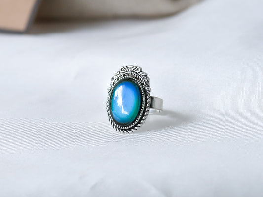 Silver Ribbon Mood Ring with Iconic Features