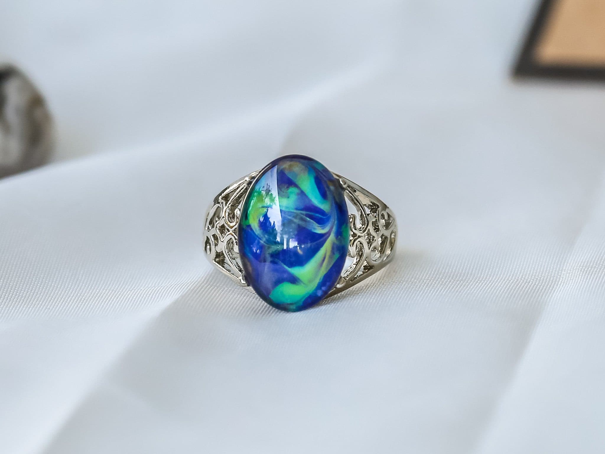 Limited Edition Borderless Opalescent Oval Stone Mood Ring | Mitpaw