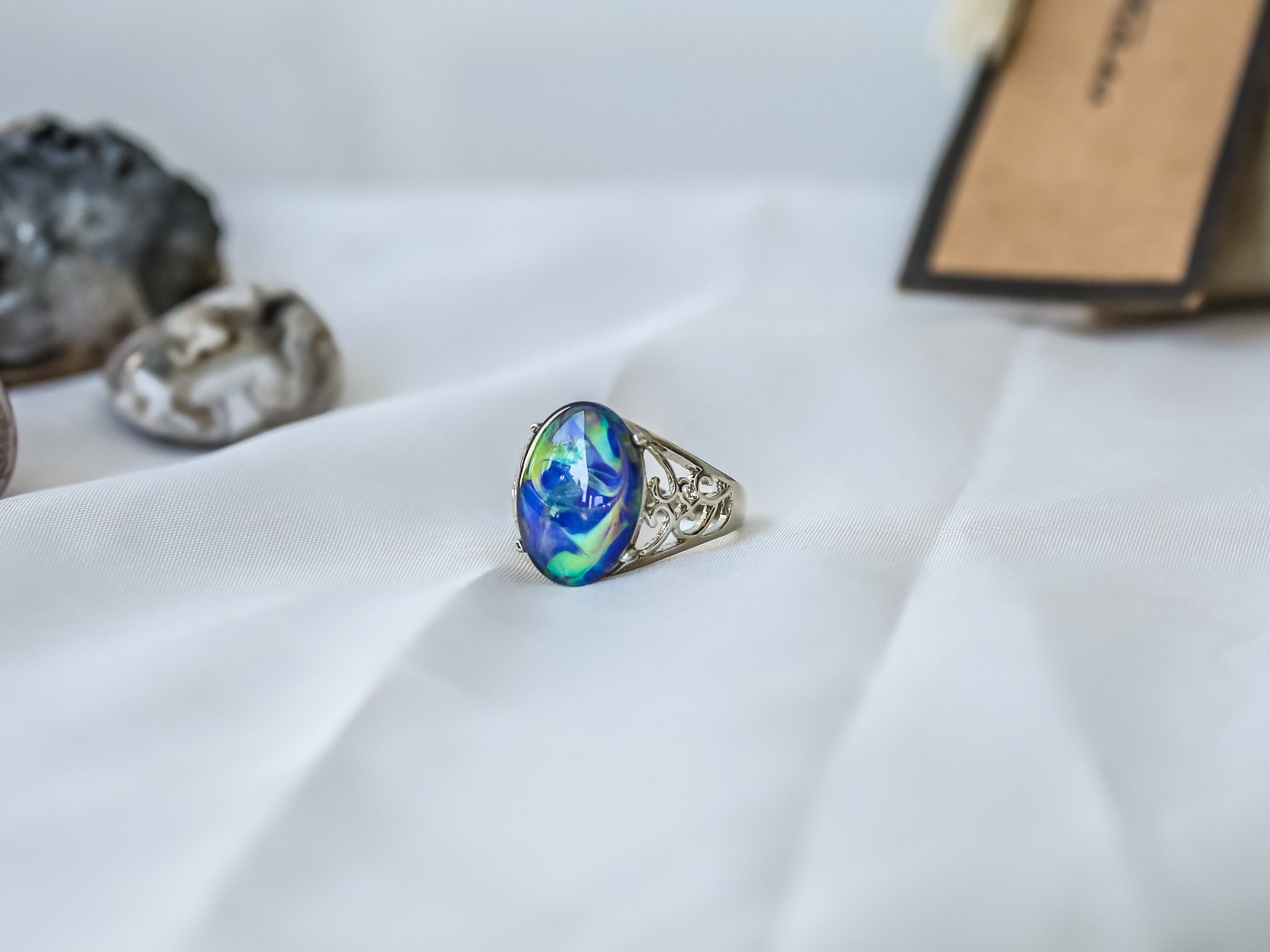 Limited Edition Borderless Opalescent Oval Stone Mood Ring | Mitpaw