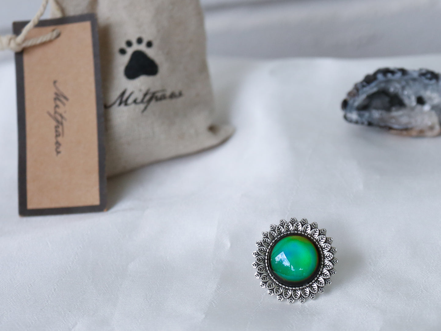 Flower Mood Ring with Iconic Features - Mitpaw
