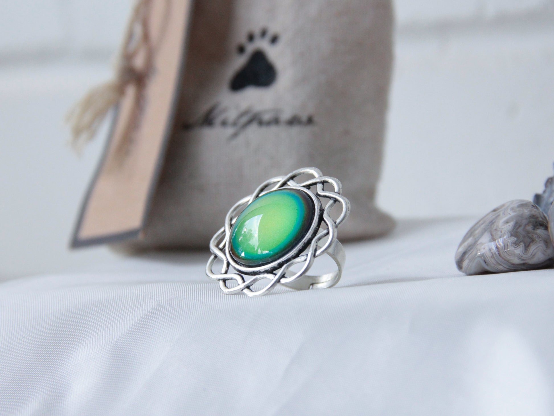 Weave Mood Ring with Iconic Features - Mitpaw