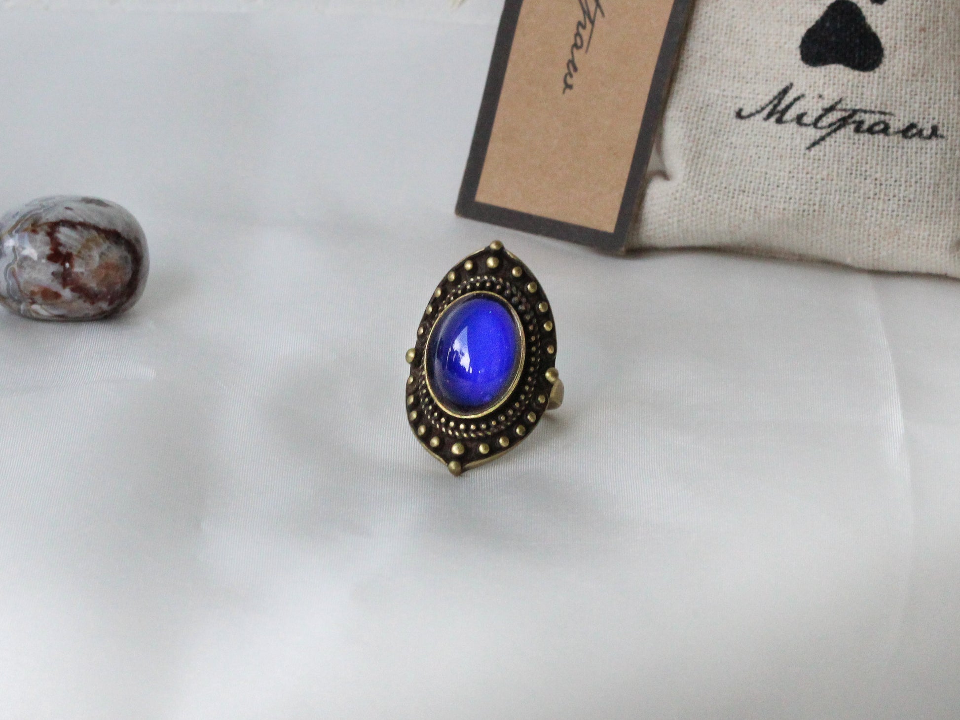 Antique Gold Plating Decorative Oval Stone Mood Ring.