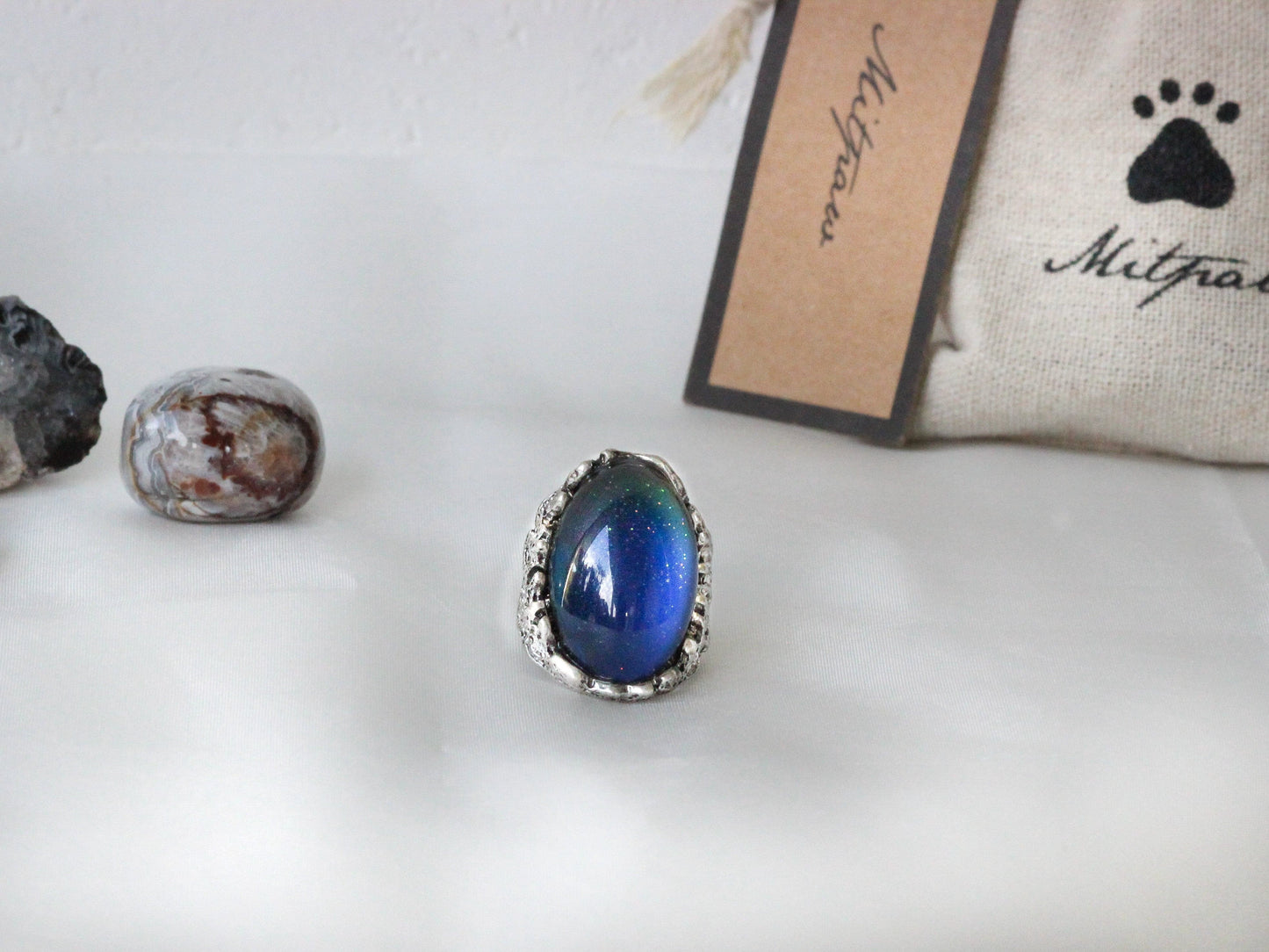 Antique Silver Plating Captured Oval Stone Mood Ring.