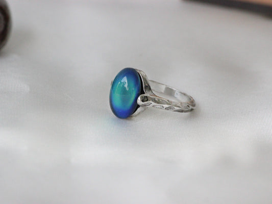 Antique Silver Plating Borderless Oval Stone Mood Ring.
